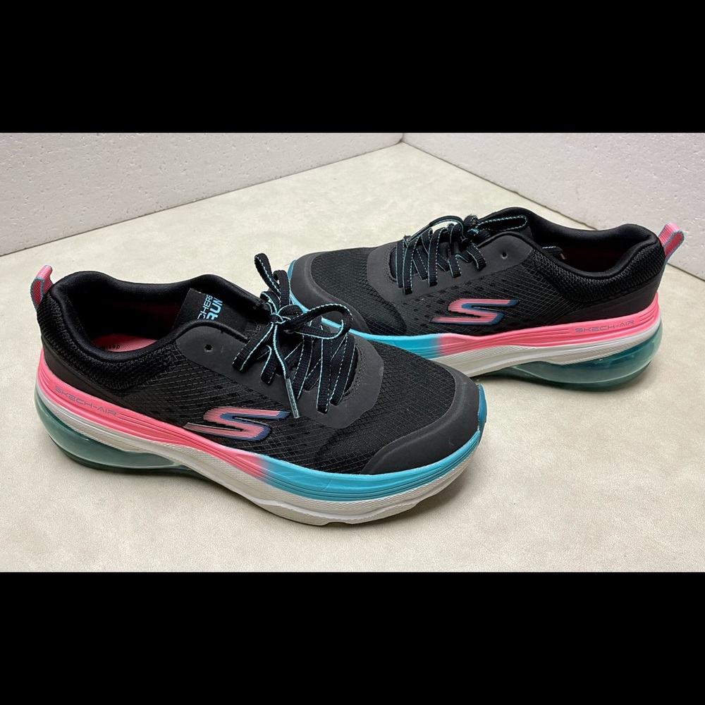 Size 8 Skechers Skech Air running shoes, barely worn
